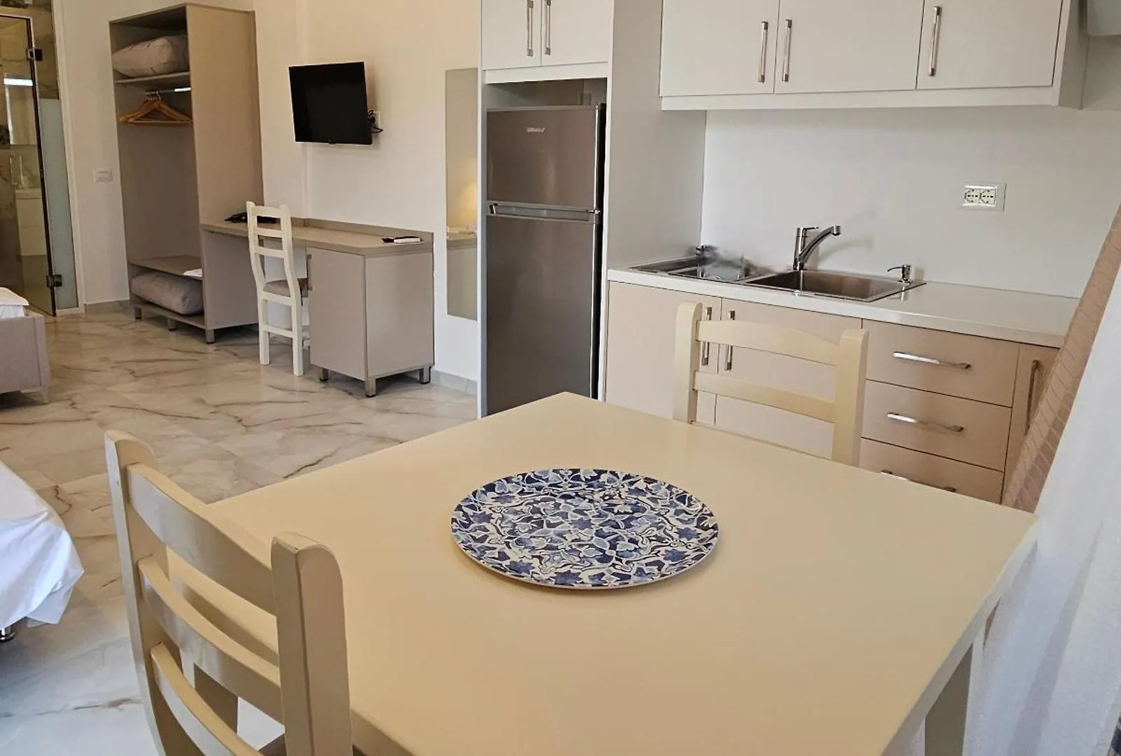 Blue Mare Apartments Sarandë 0*,